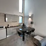 Typical House Downtown Private Entrance بيت للعطل *