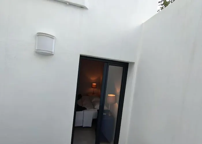 Dom wakacyjny Typical House Downtown Private Entrance