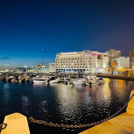 Typical House Downtown Private Entrance *