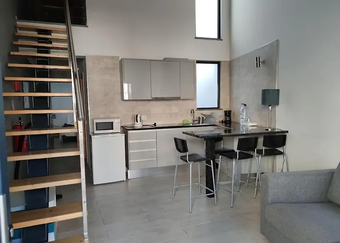 Typical House Downtown Private Entrance * Distrikt Faro