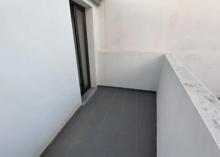 Typical House Downtown Private Entrance Distrikt Faro