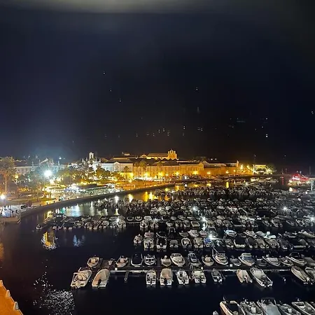 Semesterbostad Typical House Downtown Private Entrance